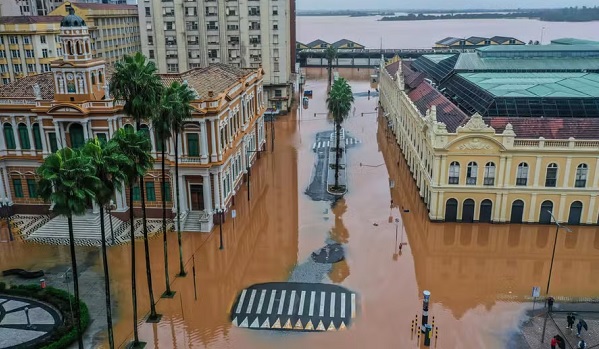 Paciência esgota se o aguaceiro Não se desertifica o coração da fé