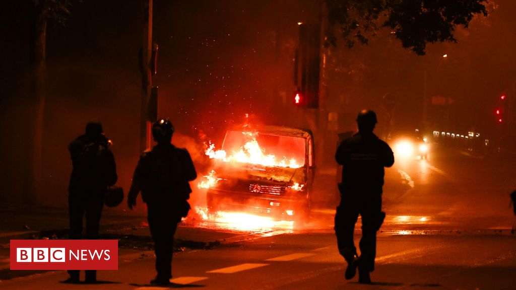 mais-de-1.000-pessoas-sao-presas-em-mais-uma-noite-de-protestos-na-franca