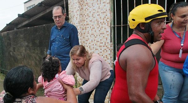 mano-e-andrea-medeiros-acompanharam-operacao-de-resgate-na-muribeca:-“nosso-objetivo-e-cuidar-das-pessoas-e-salvar-vidas”