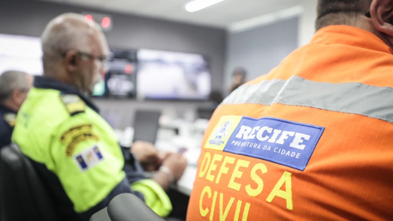 prefeitura-anuncia-instalacao-de-pluviometros-e-sensores-de-alagamento-no-recife