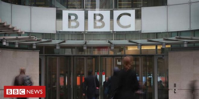 bbc-suspende-apresentador-apos-acusacoes-de-que-ele-pagou-por-fotos-sexuais-de-adolescente