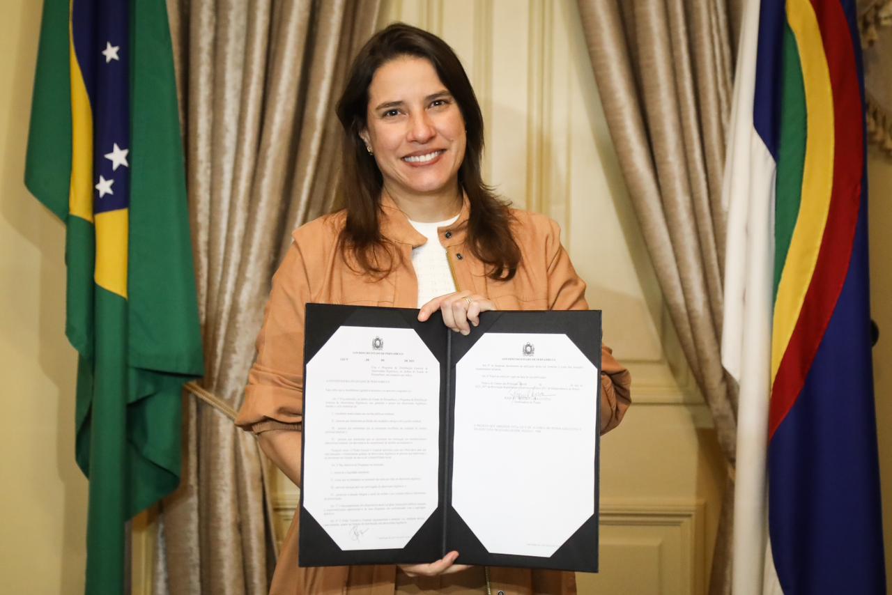 raquel-lyra-sanciona-lei-que-institui-programa-de-distribuicao-gratuita-de-absorventes-higienicos