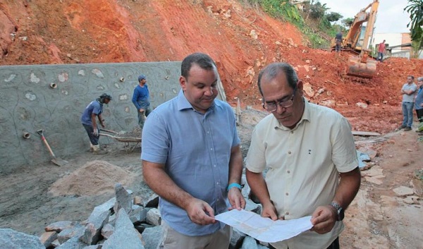 mano-visita-obra-de-contencao-em-vista-alegre-e-garante:-“temos-mais-de-r$-50-milhoes-em-investimentos-em-obras-de-contencao-programados-ate-2024”