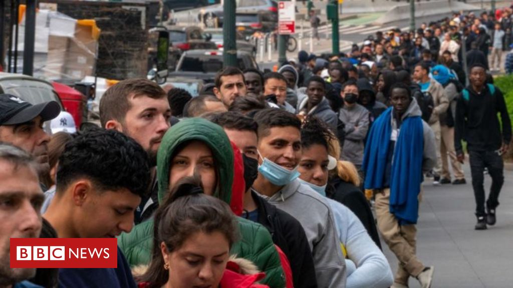 ‘nao-temos-mais-espaco’:-o-apelo-do-prefeito-de-nova-york-para-imigrantes-buscarem-outra-cidade