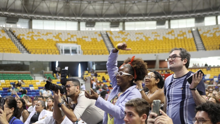 qualifica-recife:-prefeitura-forma-5-mil-pessoas-em-cursos-profissionalizantes