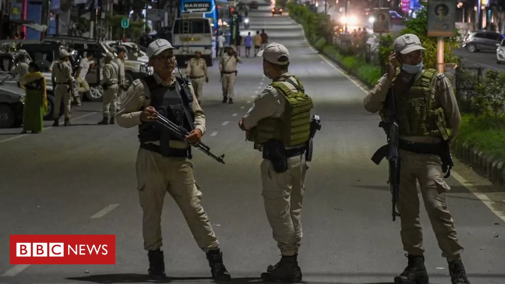 forcadas-a-andar-nuas-na-rua-e-estupradas-por-varios-homens:-video-causa-revolta-na-india