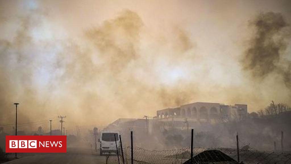 incendios-na-grecia:-milhares-abandonam-casas-e-hoteis-em-rodes-com-aproximacao-do-fogo