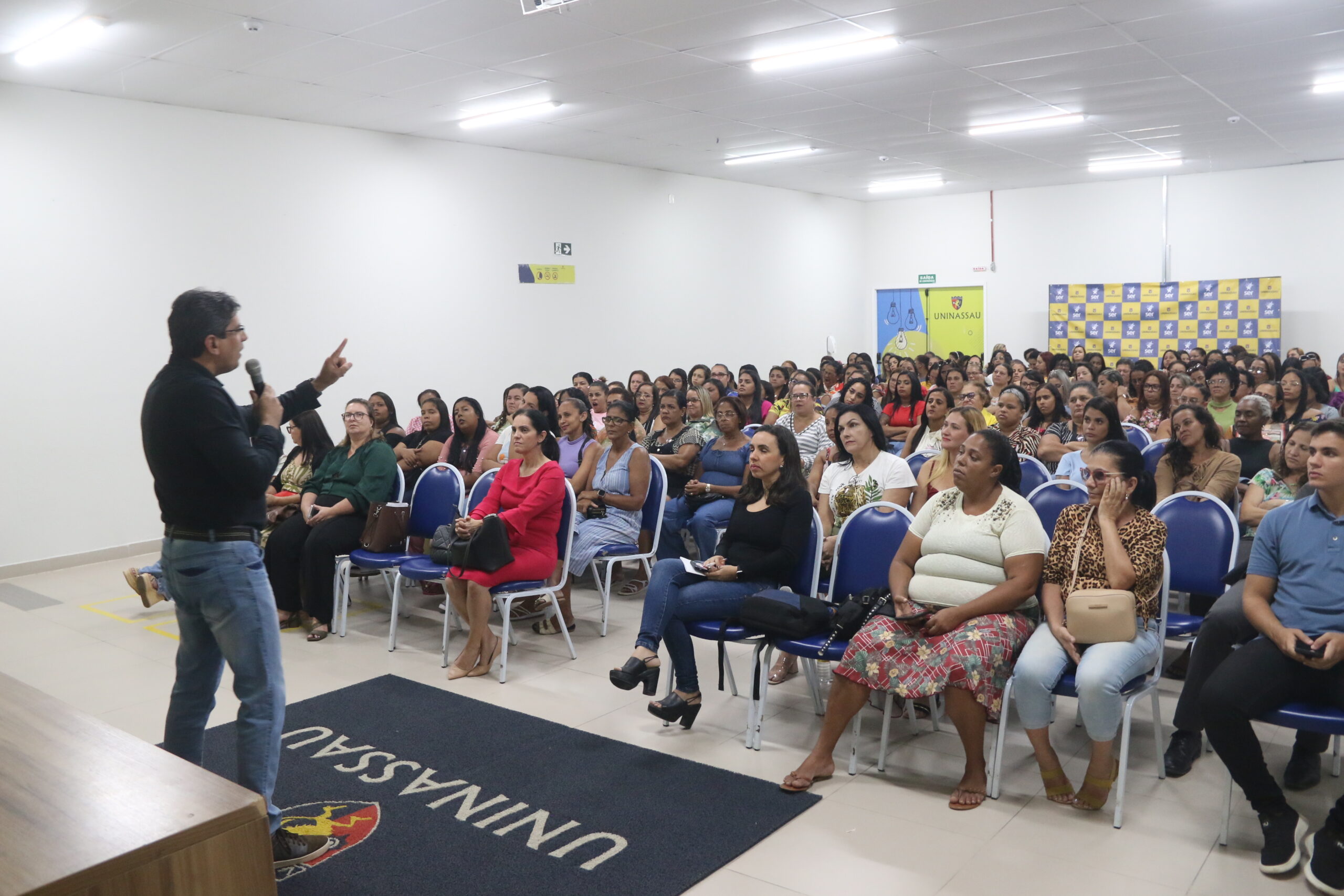 auxiliares-de-creches-de-olinda-participam-de-capacitacao-antes-da-volta-as-aulas