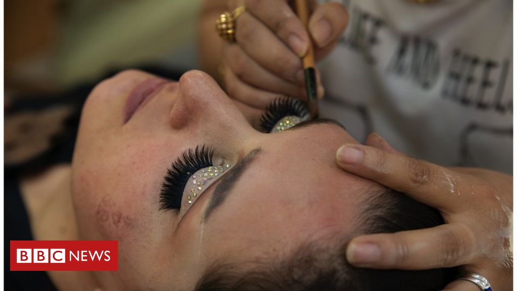 afegas-lamentam-proibicao-de-saloes-de-beleza-pelo-taleba:-‘lugares-que-nos-davam-esperanca’