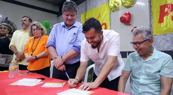 jc-lembra-que-o-presidente-do-mltt,-responsavel-por-levar-cerca-de-200-familias-sem-teto-para-ocupar-o-conjunto-vila-do-mar,-e-pre-candidato-a-vereador-em-2024-pelo-psb