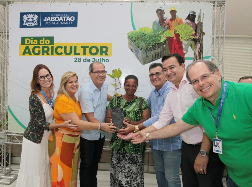 mano-medeiros-presta-homenagem-aos-agricultores-de-jaboatao
