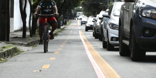 prefeitura-do-recife-implanta-nova-ciclofaixa-na-rua-da-harmonia