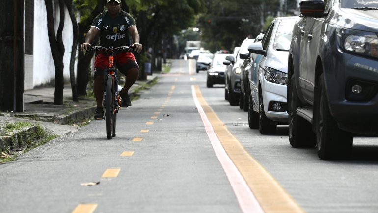 prefeitura-do-recife-implanta-nova-ciclofaixa-na-rua-da-harmonia