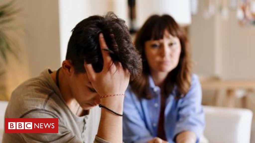 ‘pais-de-adolescentes-estao-tao-solitarios-e-depressivos-quanto-filhos,-mas-sao-ignorados’