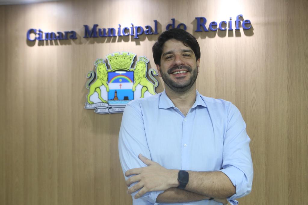 qualificacao-de-servidores-da-camara-do-recife-avanca-com-apoio-do-vereador-ze-neto
