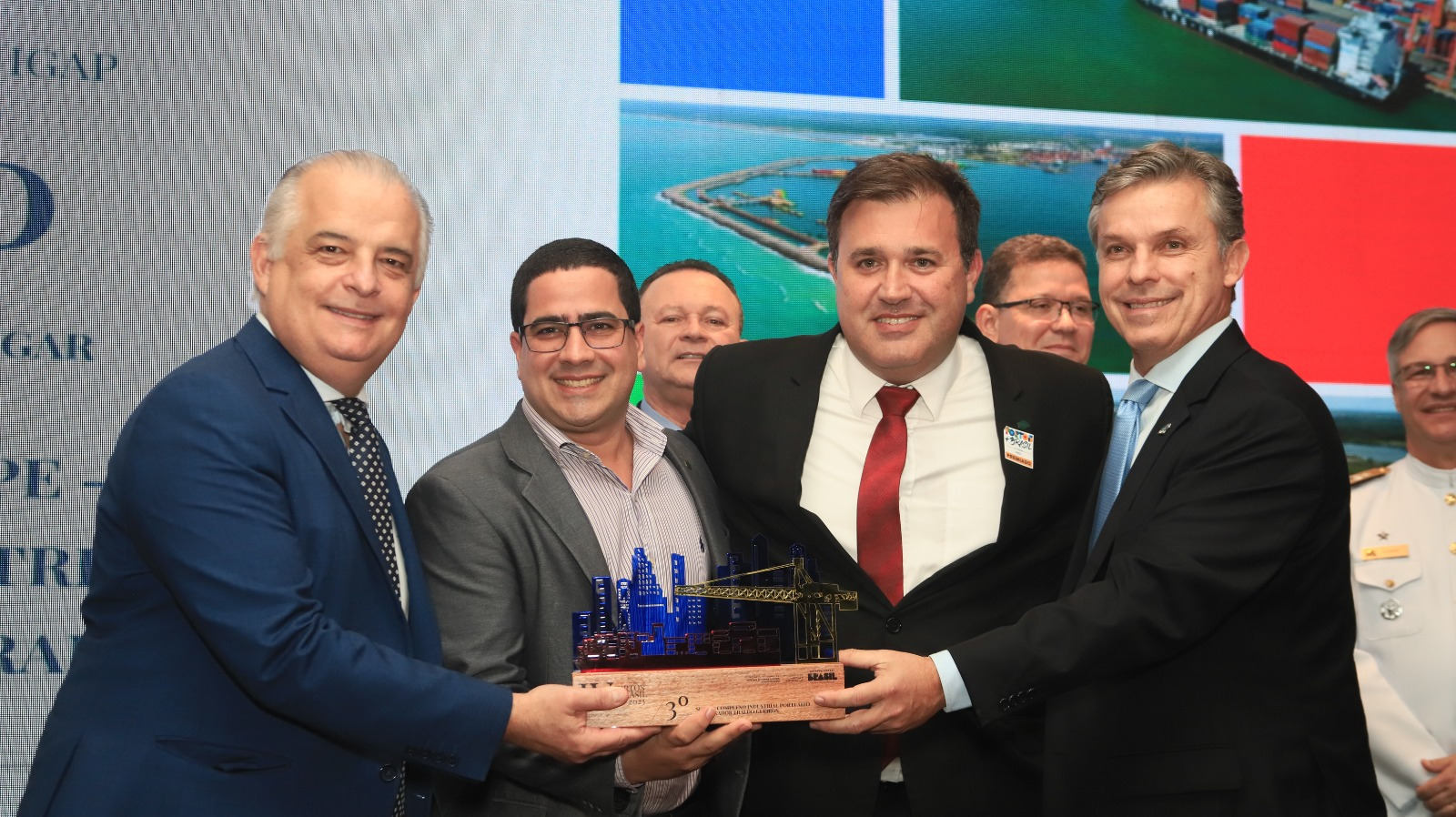 suape-e-o-mais-premiado-no-portos- -brasil-2023