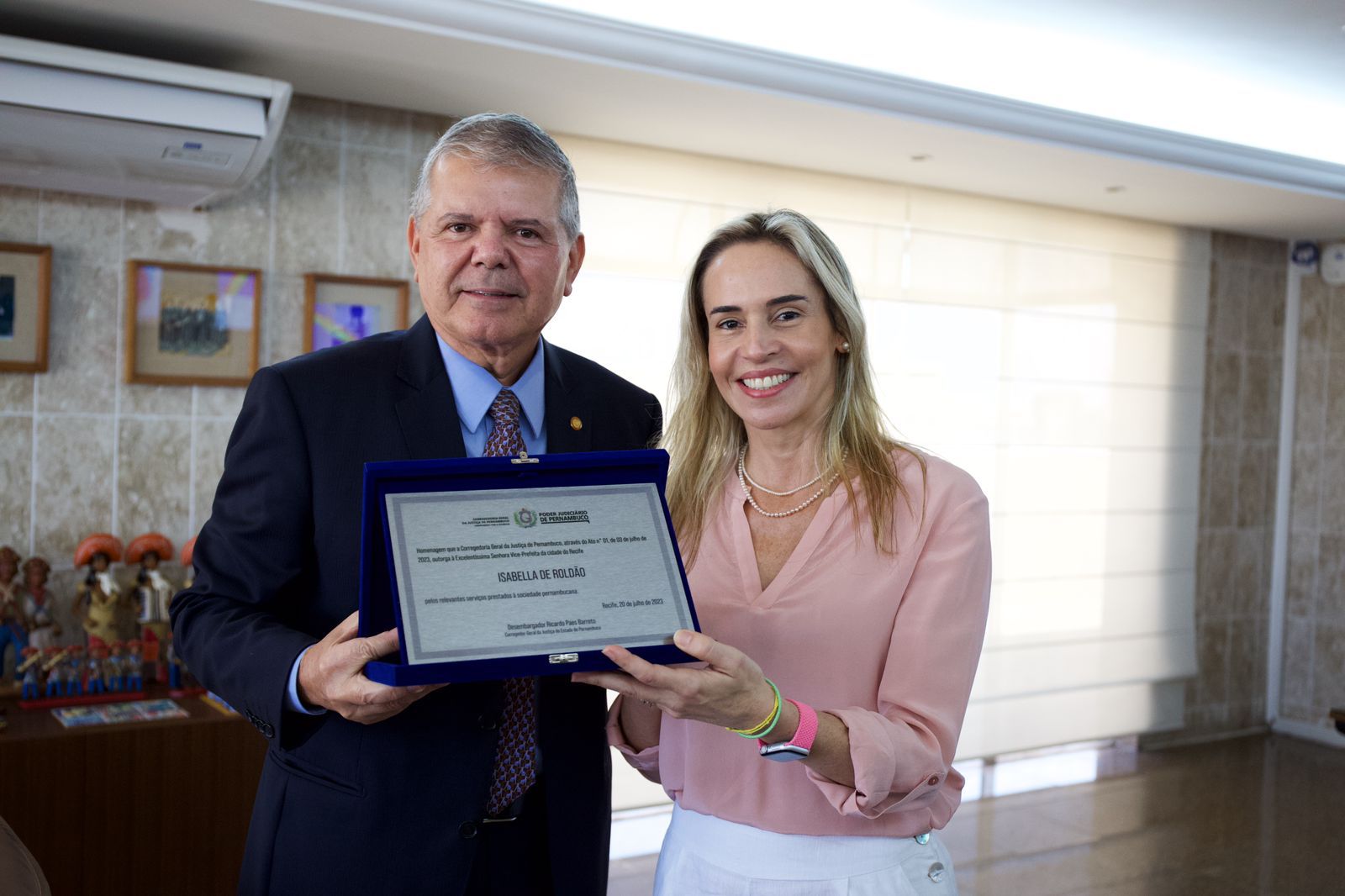 isabella-de-roldao-recebe-homenagem-da-corregedoria-geral-da-justica-de-pernambuco
