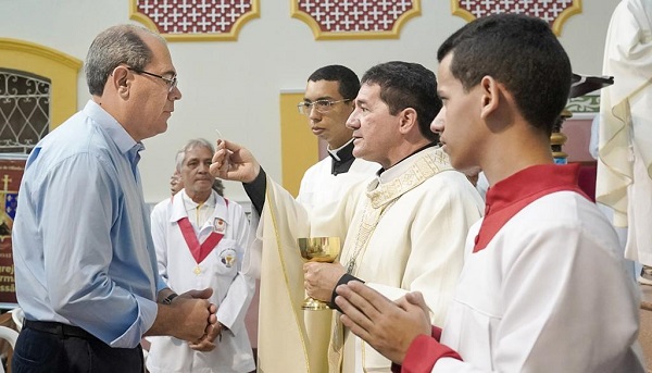 “tenho-muita-alegria-de-celebrar-a-minha-primeira-missa-entre-voces”,-afirma-dom-paulo-jackson-em-jaboatao