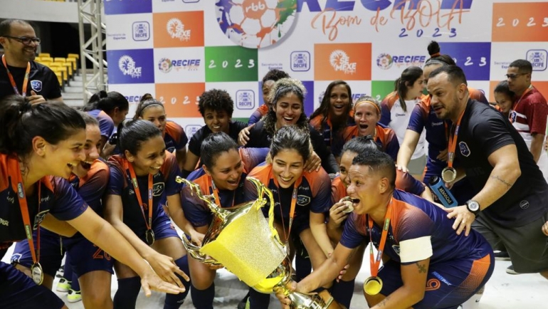 cautela-e-emocao-marcam-finais-do-futsal-do-recife-bom-de-bola-2023