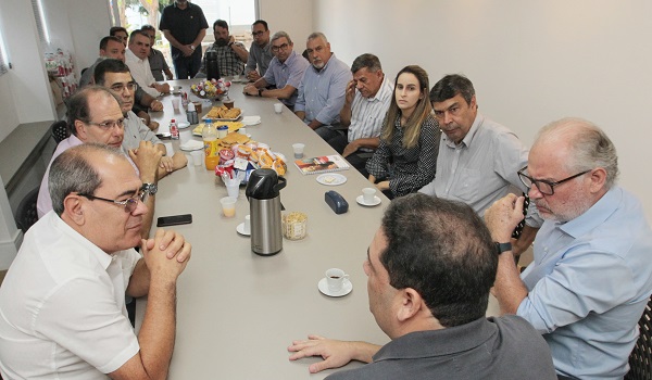 “ha-muito-tempo-nao-vinha-um-prefeito-ao-nosso-polo-industrial”,-lembra-alexandre-figueroa,-diretor-da-isis,-sobre-a-visita-de-mano