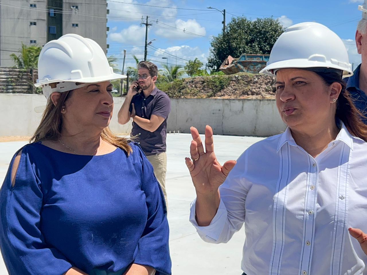 celia-sales-e-adilma,-visitam-obras-que-transformarao-a-vida-na-vila-do-estaleiro