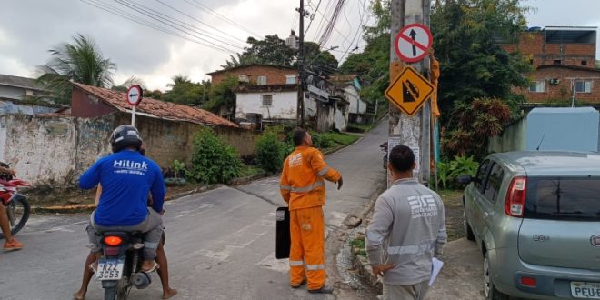 cttu-ordena-transito-na-ladeira-da-medalha-milagrosa,-em-dois-unidos