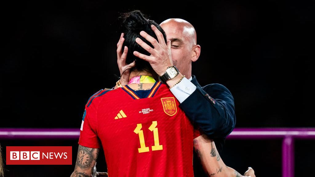 por-que-federacao-espanhola-de-futebol-vai-processar-jogadora-apos-beijo