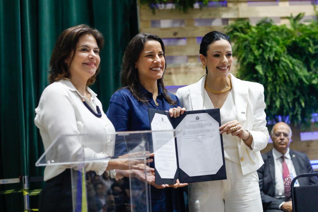 governadora-raquel-lyra-anuncia-envio-de-pls-a-alepe-para-apoiar-a-educacao-e-o-desenvolvimento-rural-dos-municipios