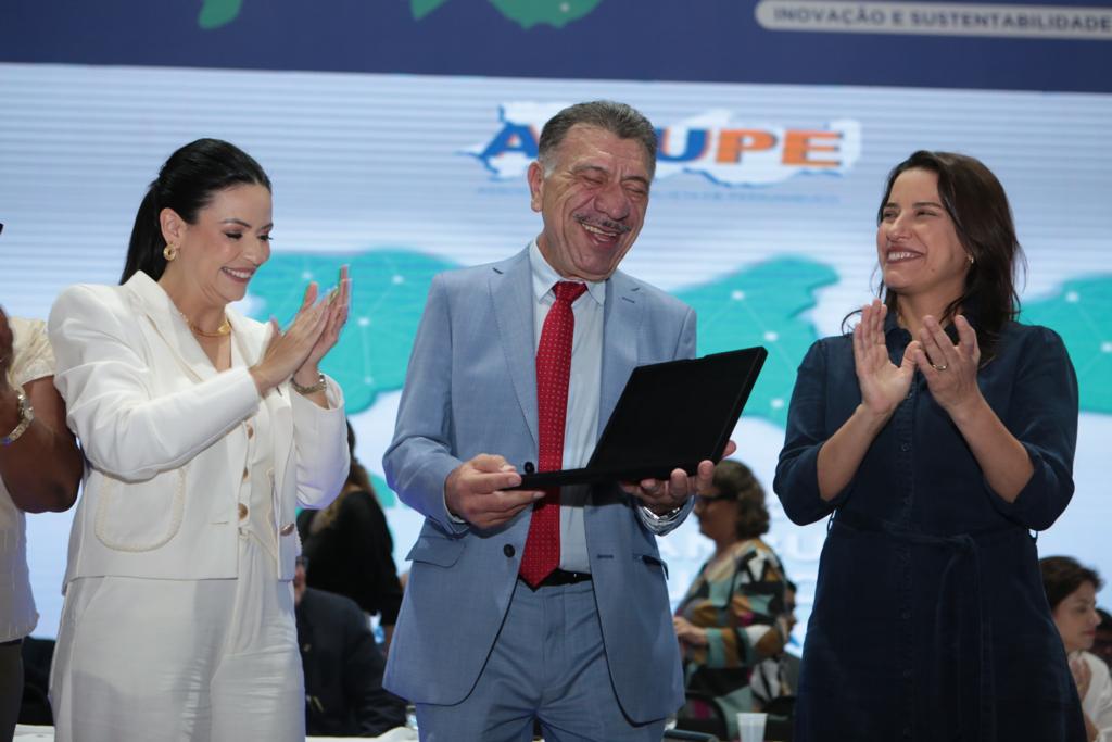 amupe-presta-homenagem-ao-ex-presidente-jose-patriota
