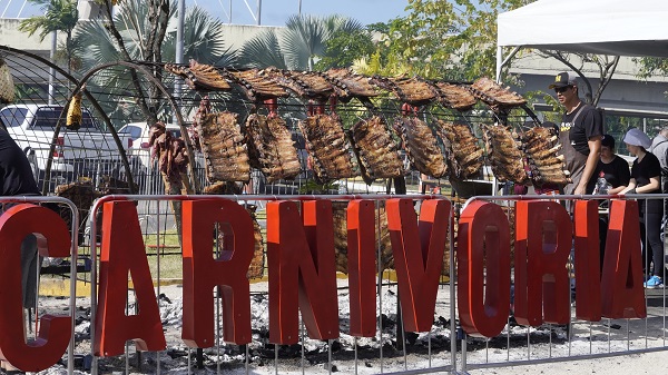 carnivoria,-o-maior-festival-de-churrasco-do-pais,-chega-ao-riomar-recife