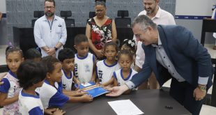 criancas-entregam-projeto-de-lei-do-plano-municipal-da-primeira-infancia-aos-vereadores-do-cabo