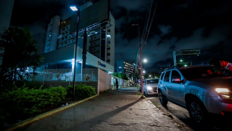 prefeitura-do-recife-lanca-programa-de-iluminacao-focado-em-pedestres-nas-vias-mais-movimentadas-da-cidade