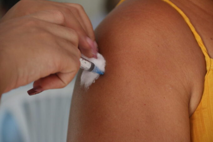prefeitura-de-olinda-amplia-vacinacao-contra-hpv-e-meningite-meningococica