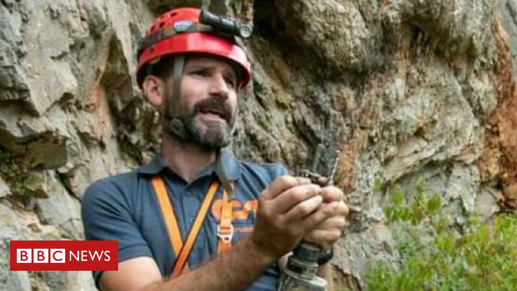 a-complexa-operacao-de-resgate-para-salvar-homem-preso-em-caverna-na-turquia