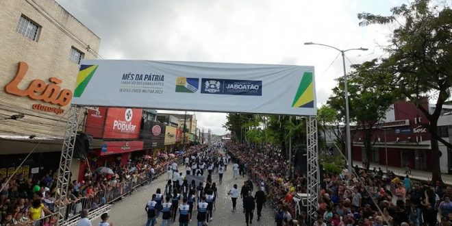 milhares-de-pessoas-prestigiam-desfile-civico-militar-em-jaboatao-centro