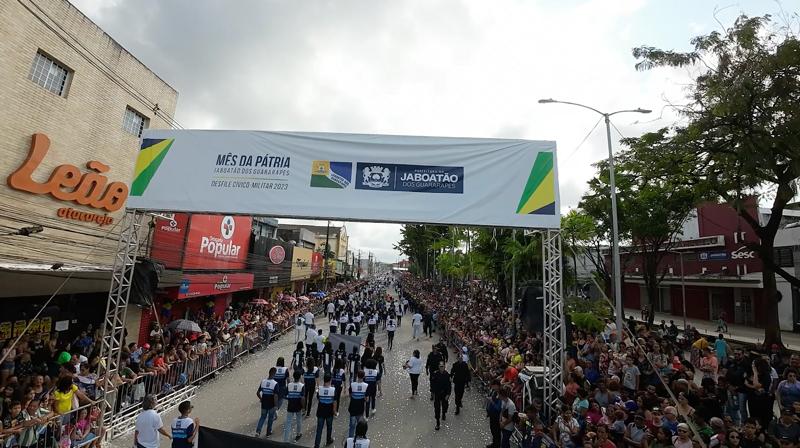 milhares-de-pessoas-prestigiam-desfile-civico-militar-em-jaboatao-centro