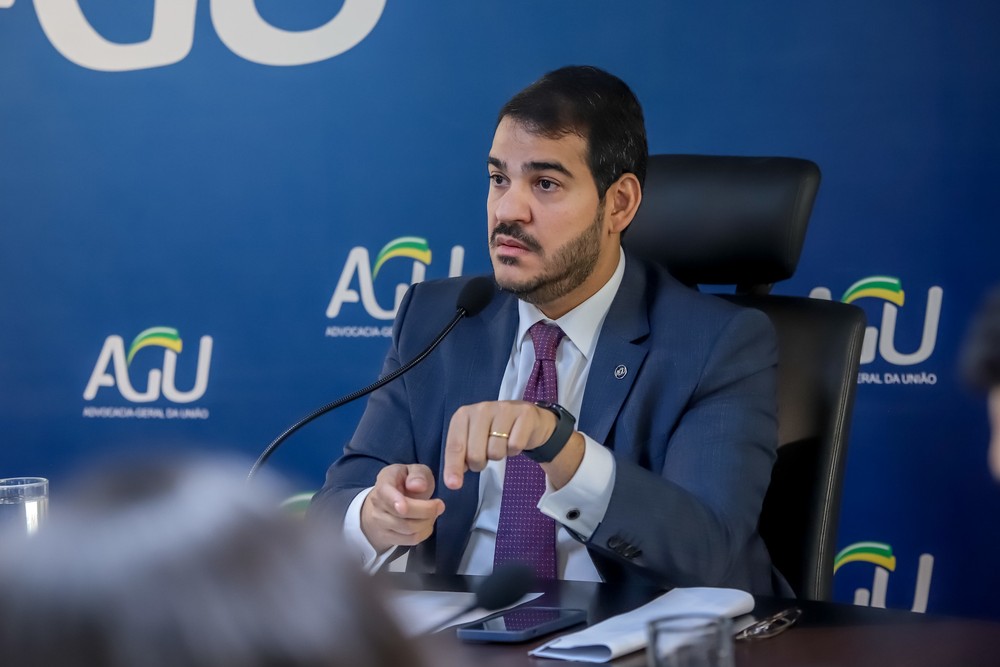 com-dino-favorito-ao-stf,-pt-ja-cogita-messias-no-ministerio-da-justica