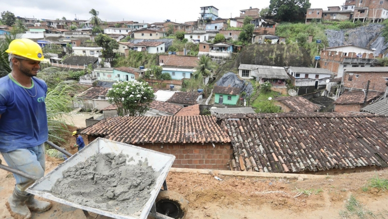 prefeitura-do-recife-realiza-vistoria-em-obra-de-encosta-no-brejo-da-guabiraba