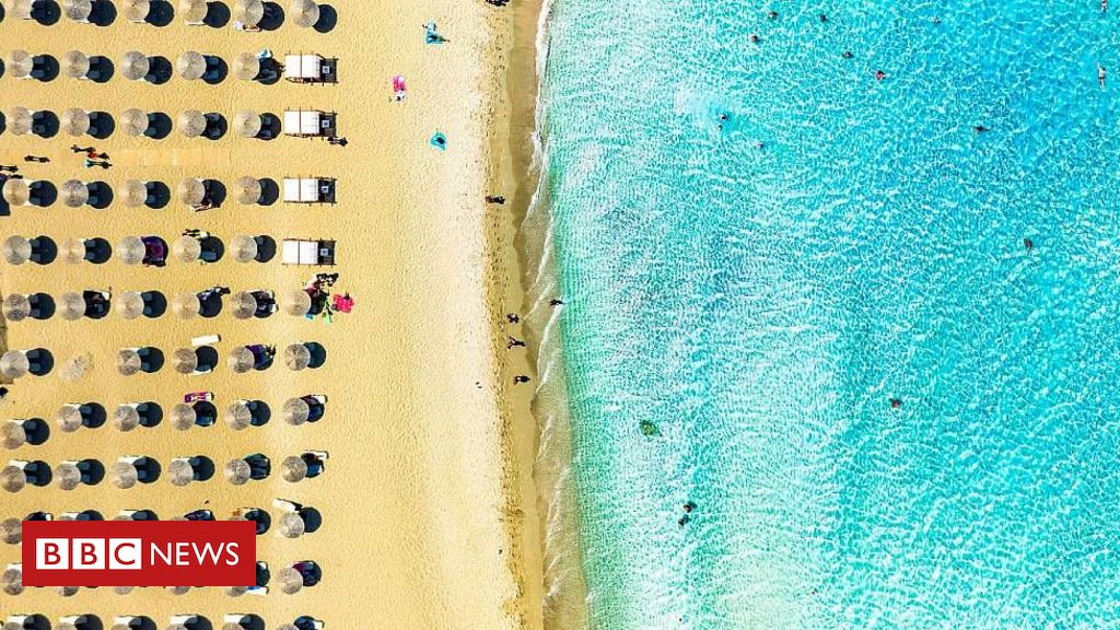 revolta-das-toalhas:-o-movimento-popular-para-resgatar-praias-gregas-‘vendidas’-a-turistas