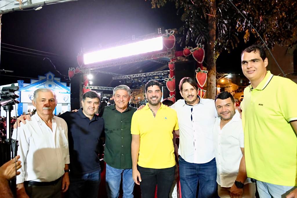 deputado-eduardo-da-fonte,-prefeito-roberto-asfora-e-deputado-kaio-manicoba-participam-do-1o-festival-do-morango-em-brejo-da-madre-de-deus