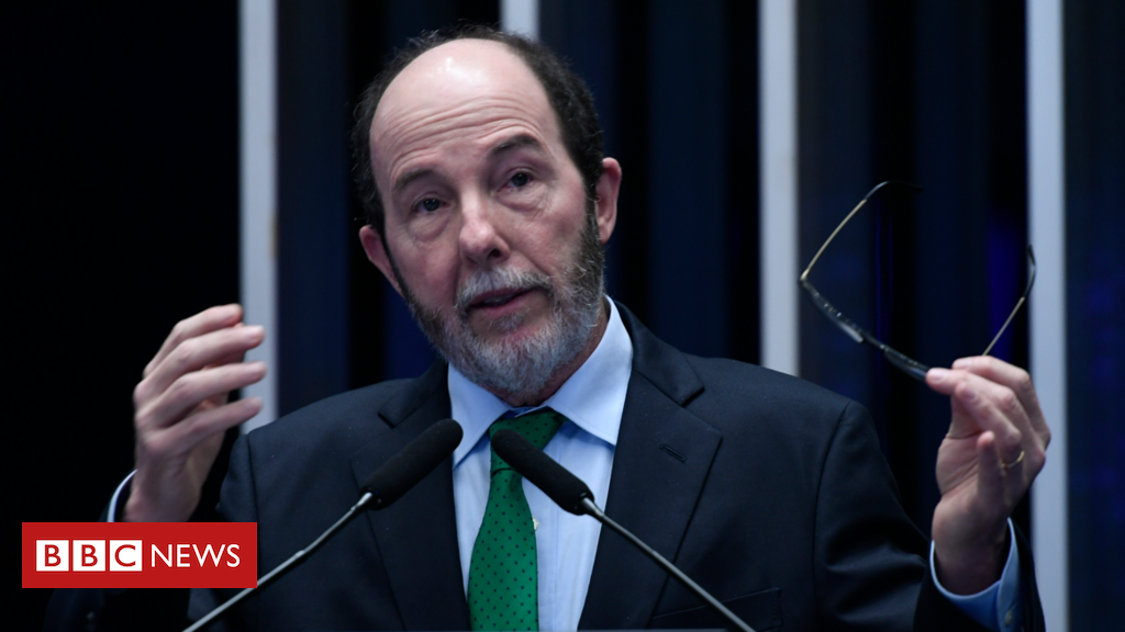 alem-de-super-ricos,-governo-precisa-taxar-empresas-de-medicos-e-advogados,-defende-arminio-fraga