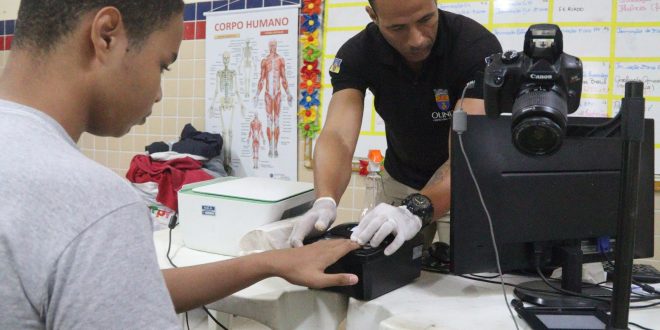 estudantes-de-olinda-tem-carteira-de-identidade-com-mais-agilidade-e-comodidade