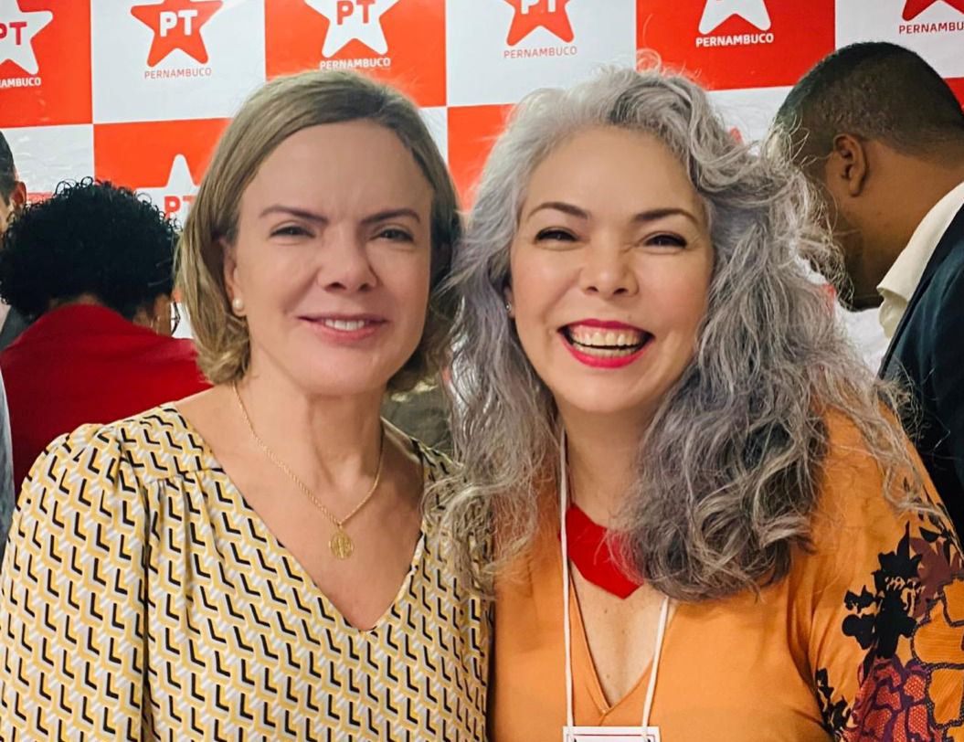 liana-cirne:-“gleisi-tem-mostrado-forca,-sabedoria,-capacidade-de-uniao”