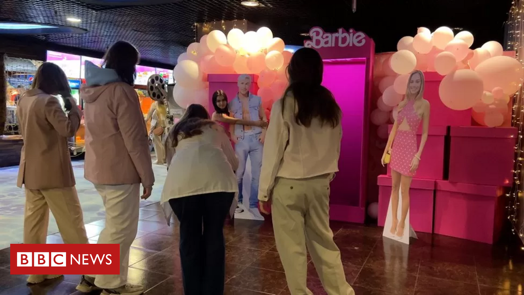 as-sessoes-clandestinas-de-‘barbie’-na-russia-que-contornam-sancoes-por-guerra-contra-ucrania