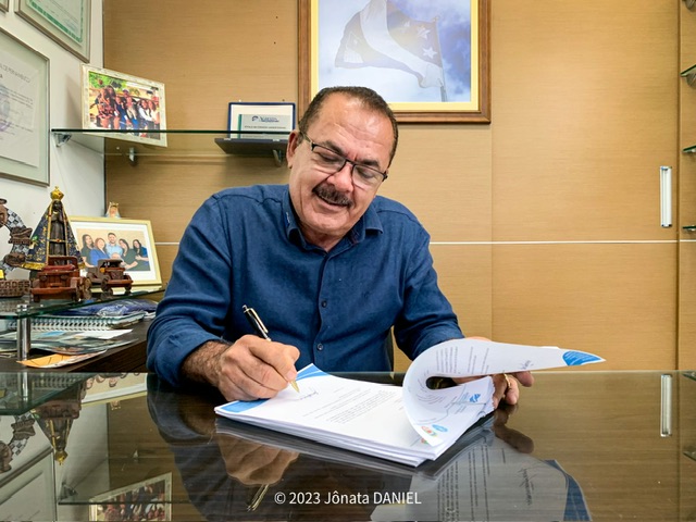 prefeito-sanciona-lei-que-autoriza-repasse-financeiro-para-a-enfermagem-em-agrestina