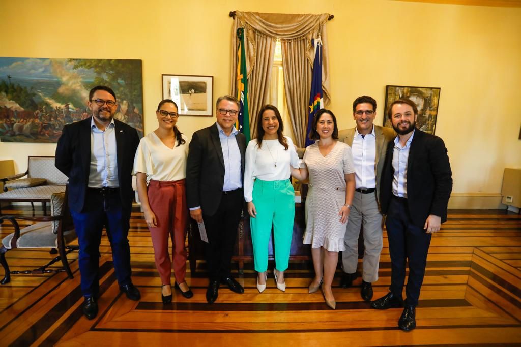 governadora-raquel-lyra-recebe-executivos-da-mondelez,-que-anunciam-expansao-da-fabrica-e-novos-empregos-no-estado