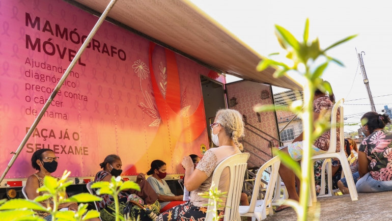 no-outubro-rosa,-prefeitura-do-recife-oferece-mais-de-2.6-mil-vagas-de-mamografias-em-mutiroes-nas-comunidades