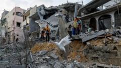 sitiados-e-sob-bombardeio:-a-vida-dos-moradores-da-faixa-de-gaza