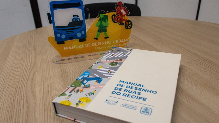 tecnicas-da-cttu-apresentam-manual-de-desenho-de-ruas-do-recife-em-congresso-nacional