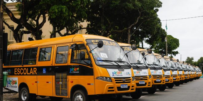 governo-do-estado-entrega-81-novos-onibus-escolares-a-municipios-pernambucanos-e-assegura-o-maior-numero-de-veiculos-destinados-para-o-transporte-de-estudantes-nos-ultimos-quatro-anos